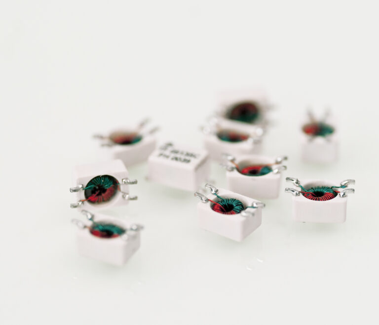 Small magnetic components