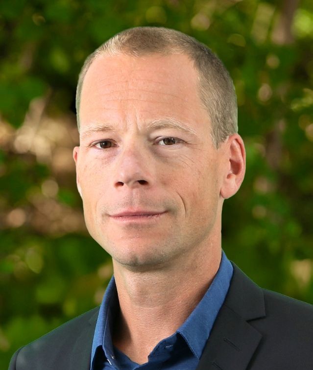 Portrait photo of Peter Johansson