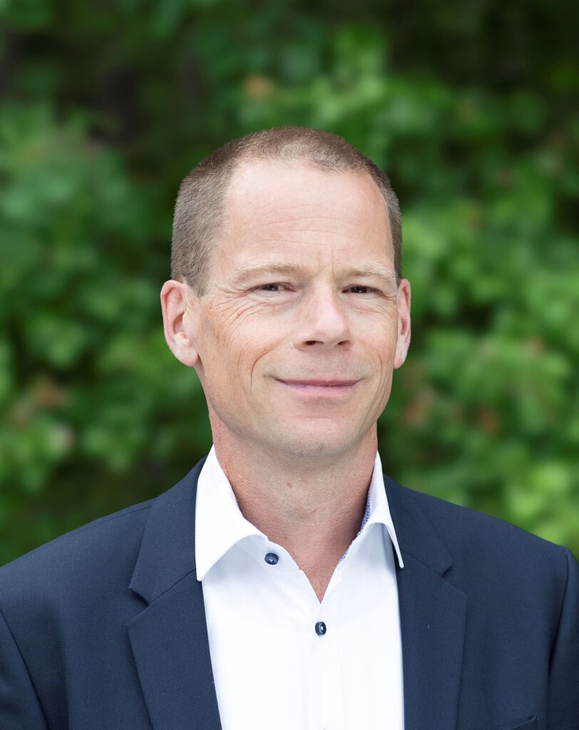 Portrait photo of Peter Johansson